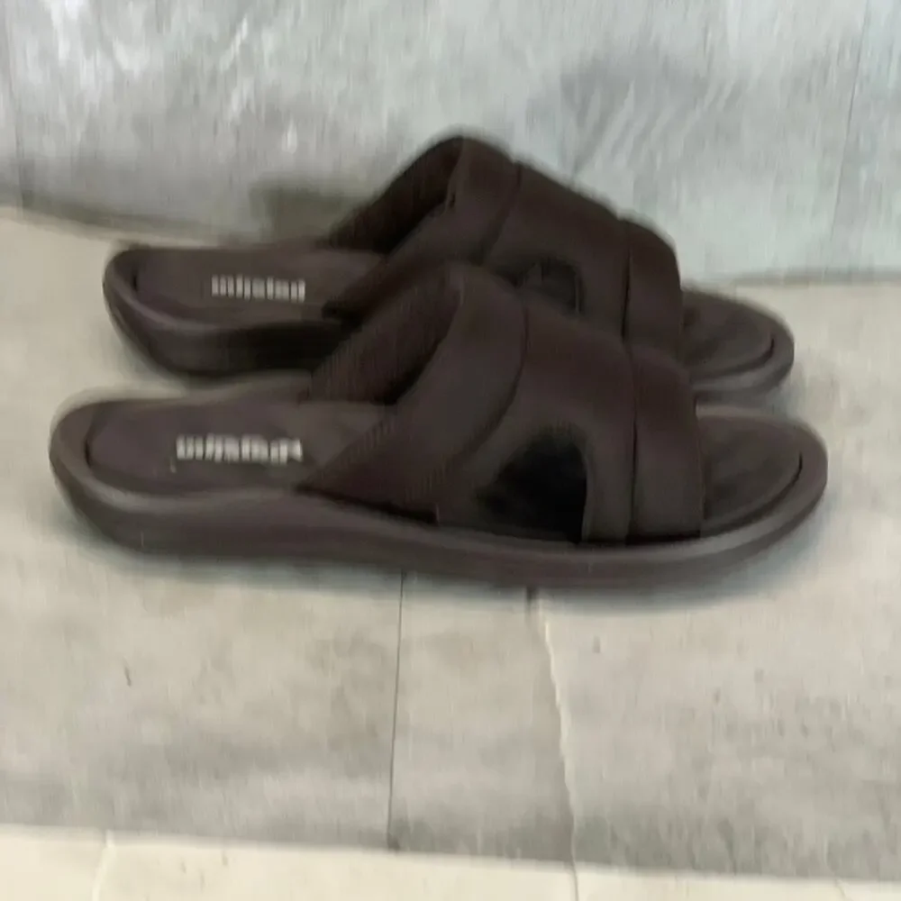 UNLISTED BY KENNETH COLE Men's Dark Brown Quinn Quilted Slide Sandals SZ 12/13